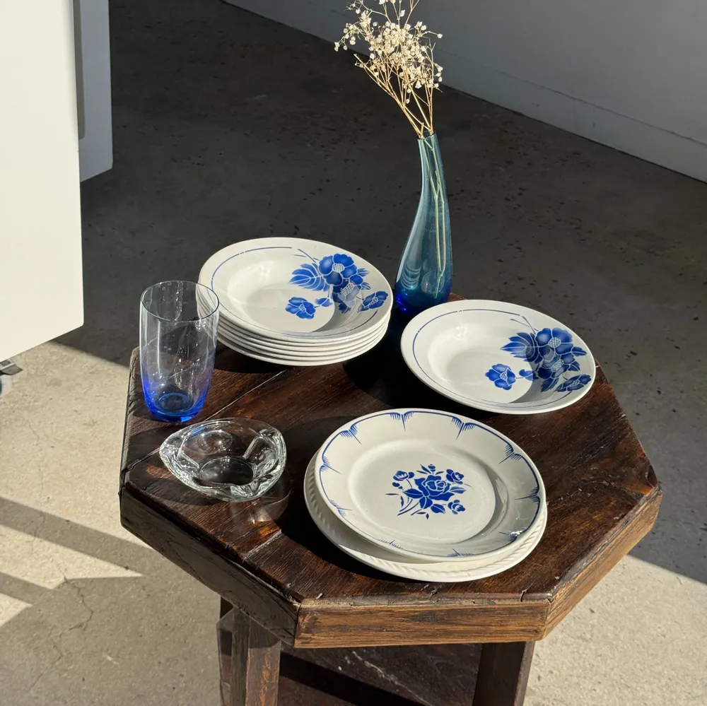 Assiettes au quotidien - Assiette décorative à motif de fleurs bleues D25 - OFFICE OBJETS
