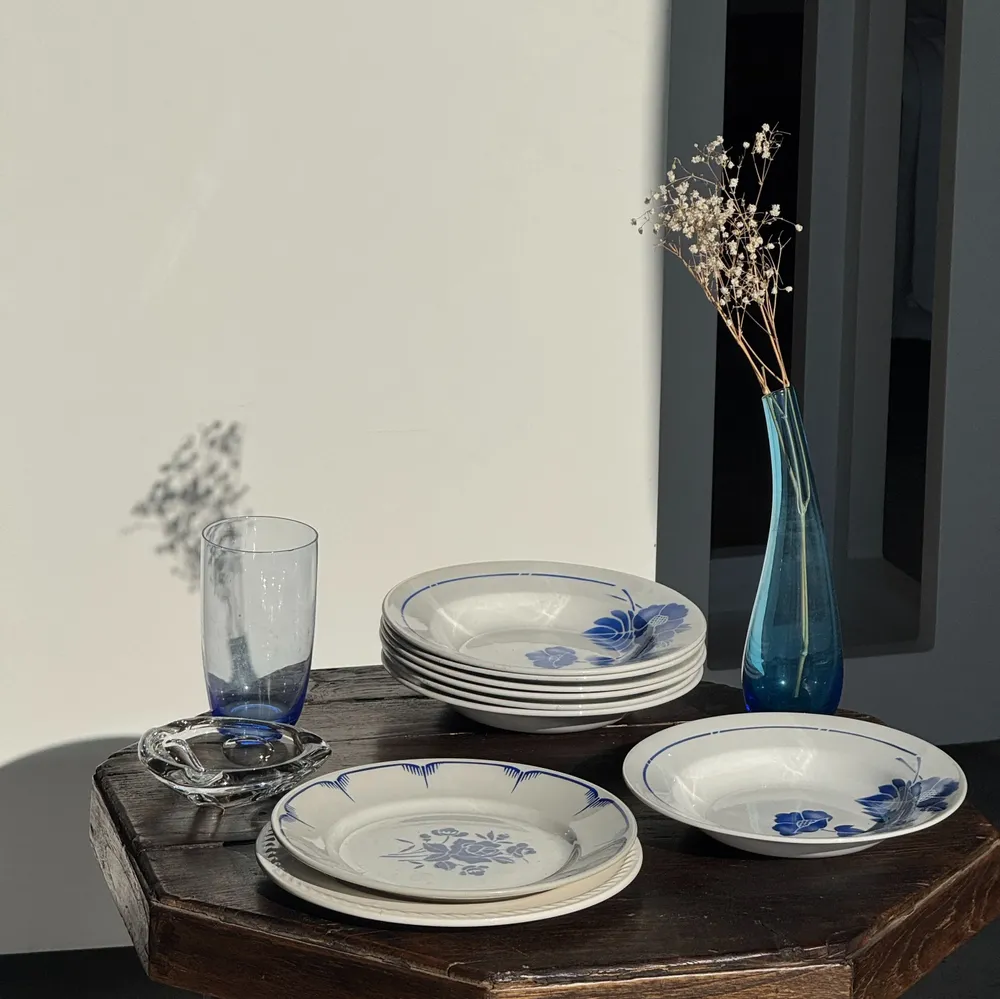 Assiettes au quotidien - Assiette décorative à motif de fleurs bleues D25 - OFFICE OBJETS