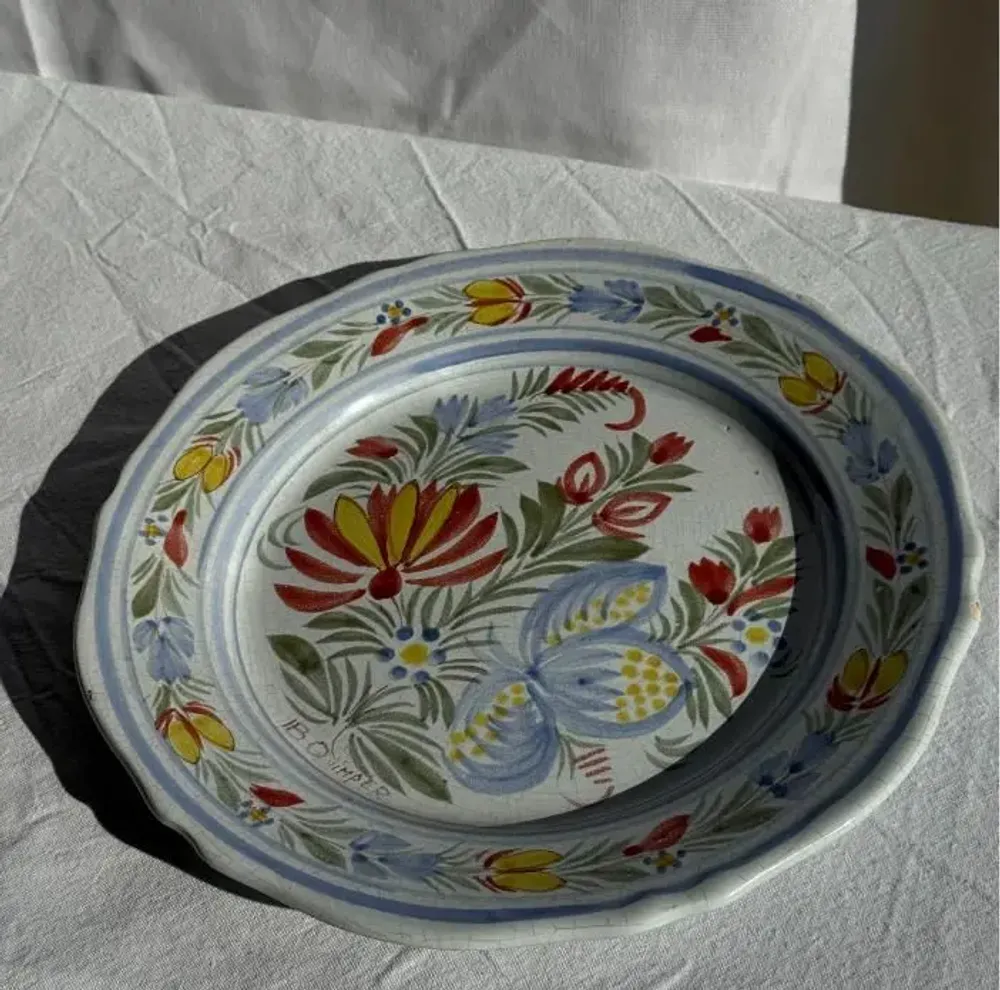 Assiettes de réception - Assiette décorative ancienne IB Quimper à décor floral polychrome D24 - OFFICE OBJETS