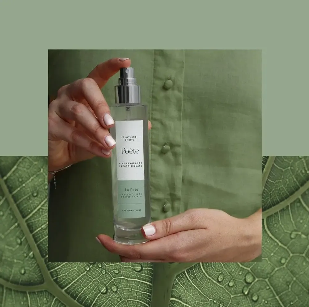 Parfums pour soi et eaux de toilette - Poète Clothing Spritz™ - 100 ml - Spray Défroissant de Parfumerie Fine - POÈTE
