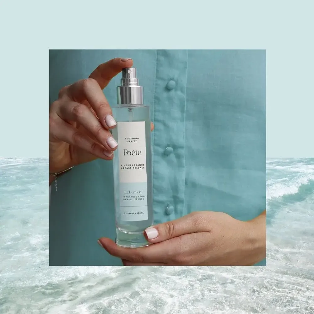 Parfums pour soi et eaux de toilette - Poète Clothing Spritz™ - 100 ml - Spray Défroissant de Parfumerie Fine - POÈTE