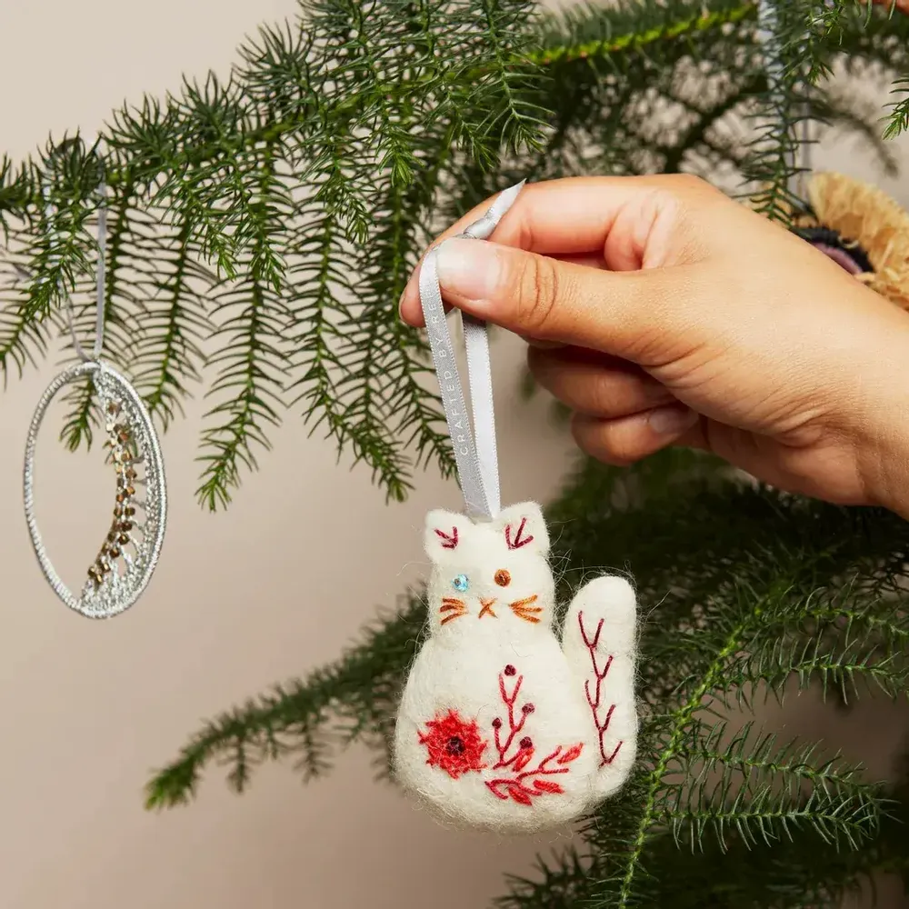 Christmas garlands and baubles - Quirky Cat Handcrafted Ornament - UNHCR/MADE51