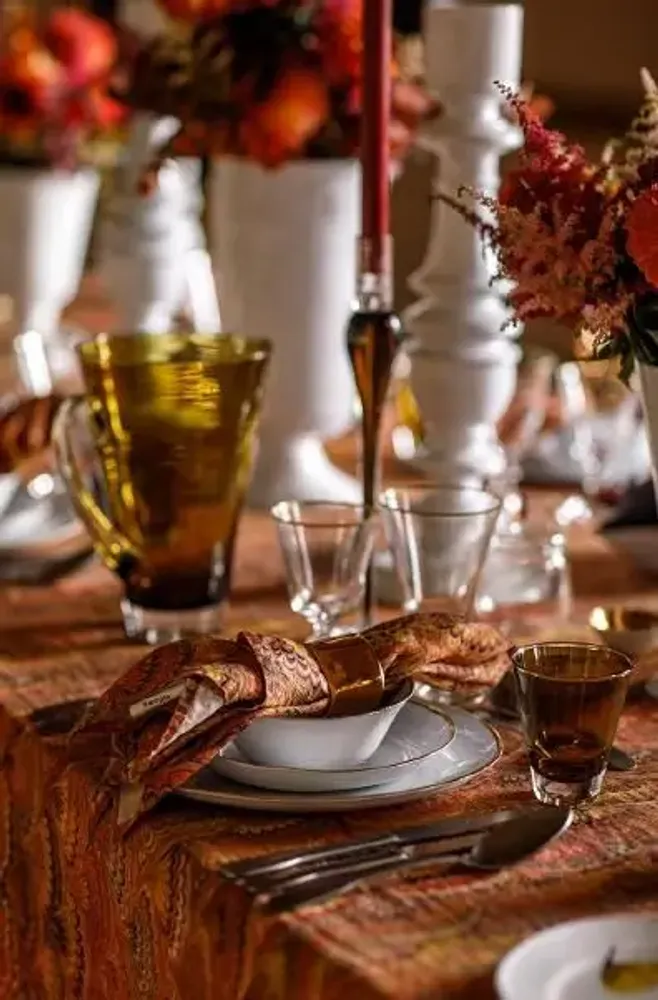 Table cloths - MARBLE FAN Linen Tablecloths and Napkins - SUMMERILL AND BISHOP