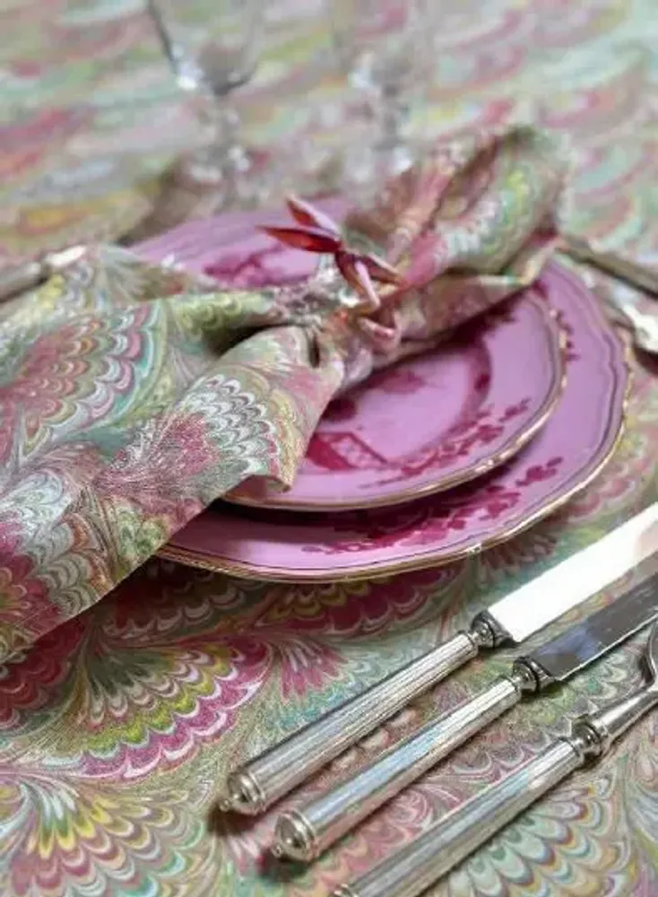 Table cloths - MARBLE FAN Linen Tablecloths and Napkins - SUMMERILL AND BISHOP