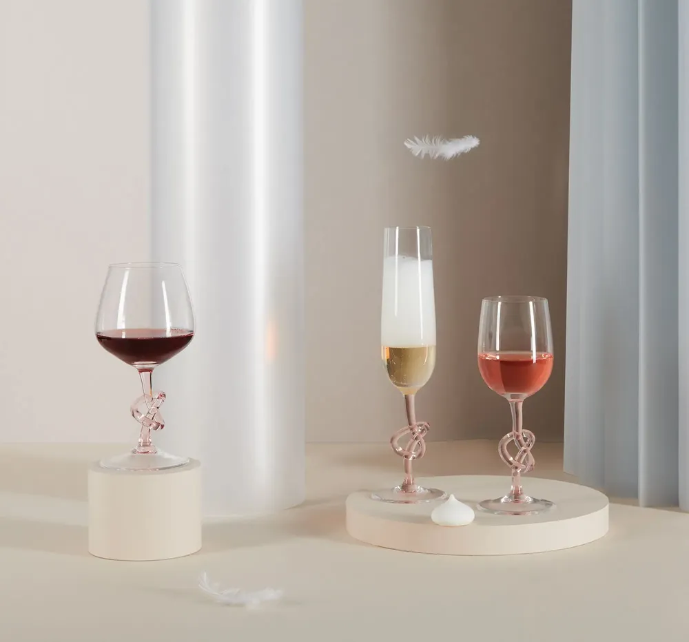 Verres à pied - Verre à vin rouge de la collection Wine Tie, Rosaline - HARRACHOV GLASSWORKS