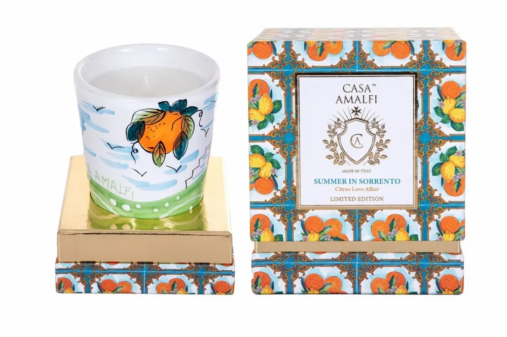 Parfums pour soi et eaux de toilette - SUMMER IN SORRENTO Bougie en Cire de Soja Casetta Peinte à la Main - Bergamote & Fleur d'Oranger 200g - CASA AMALFI