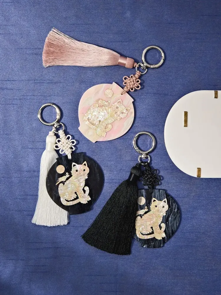 Bags and totes - keychain_mother of pearl_ tiger & magpie - HONGD.MADE