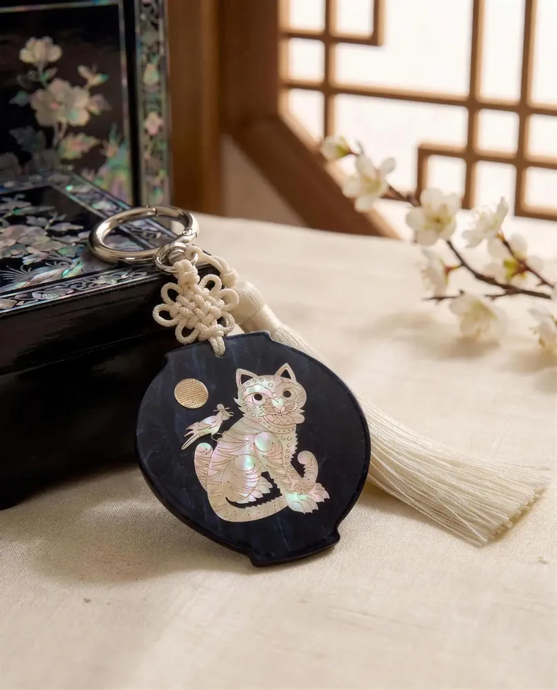 Bags and totes - keychain_mother of pearl_ tiger & magpie - HONGD.MADE