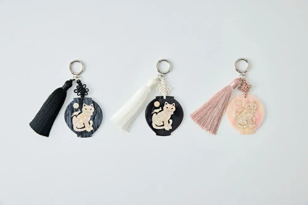 Bags and totes - keychain_mother of pearl_ tiger & magpie - HONGD.MADE
