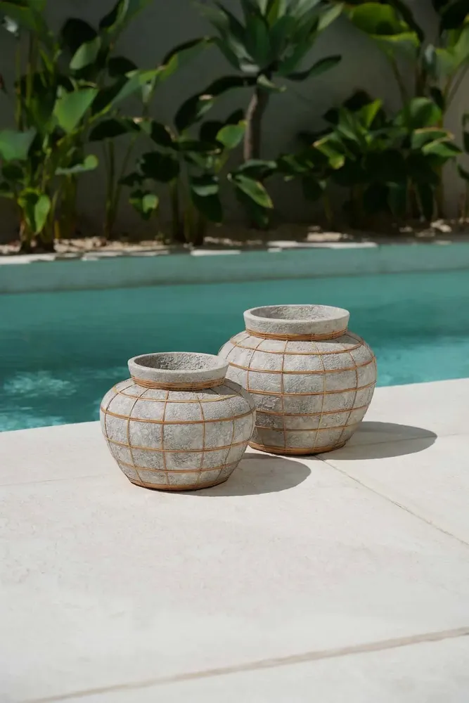 Vases - Le Vase Belly - Béton Gris Naturel - L - BAZAR BIZAR LIVING