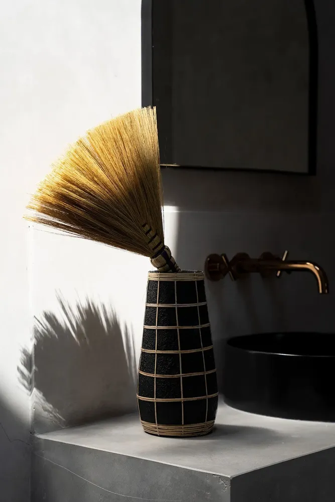 Vases - Le Vase Cutie - Noir Naturel - L - BAZAR BIZAR LIVING