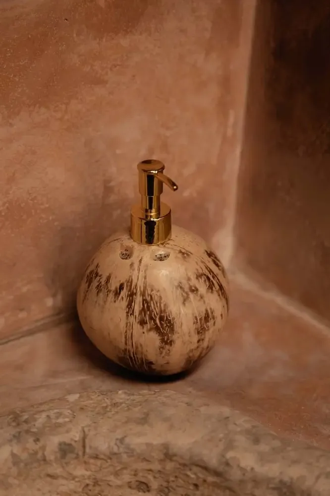 Porte-savons - Le Distributeur De Savon En Noix De Coco - BAZAR BIZAR LIVING