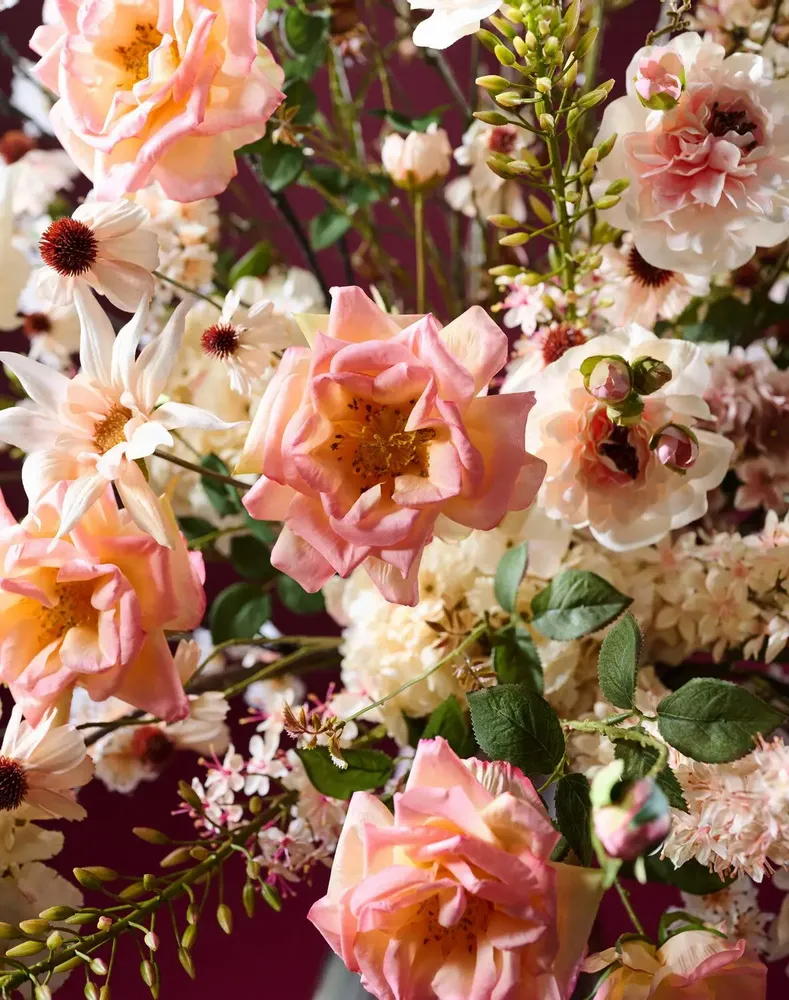Floral decoration - Soft pastel flower mix - SILK-KA BV