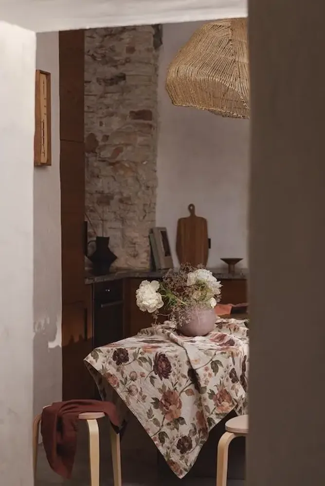 Linge de table textile - Nappe vintage à motifs de roses - LINEN TALES