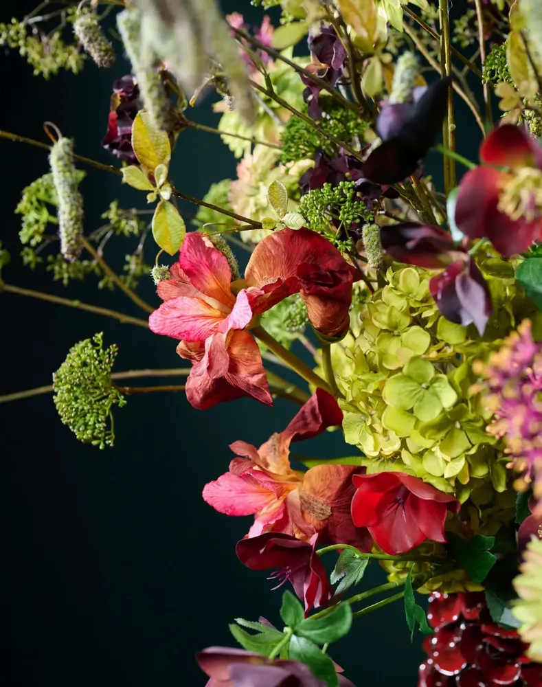 Floral decoration - Crispy green with a hint of reds bouquet - SILK-KA BV