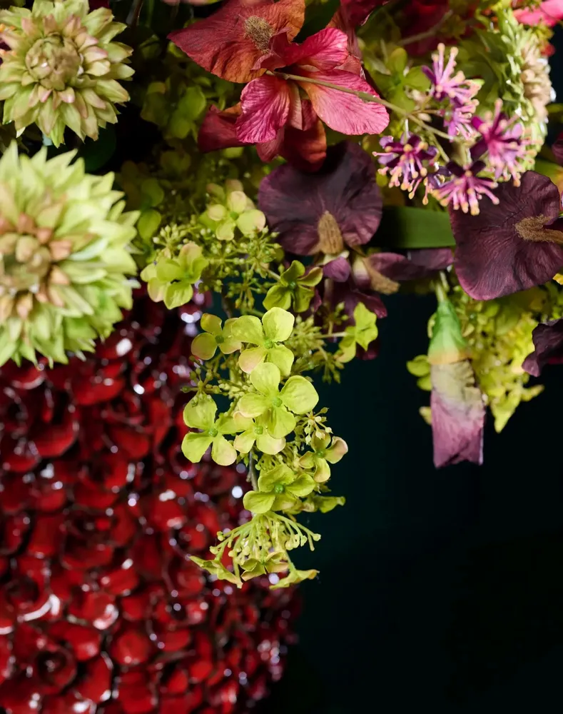 Floral decoration - Crispy green with a hint of reds bouquet - SILK-KA BV