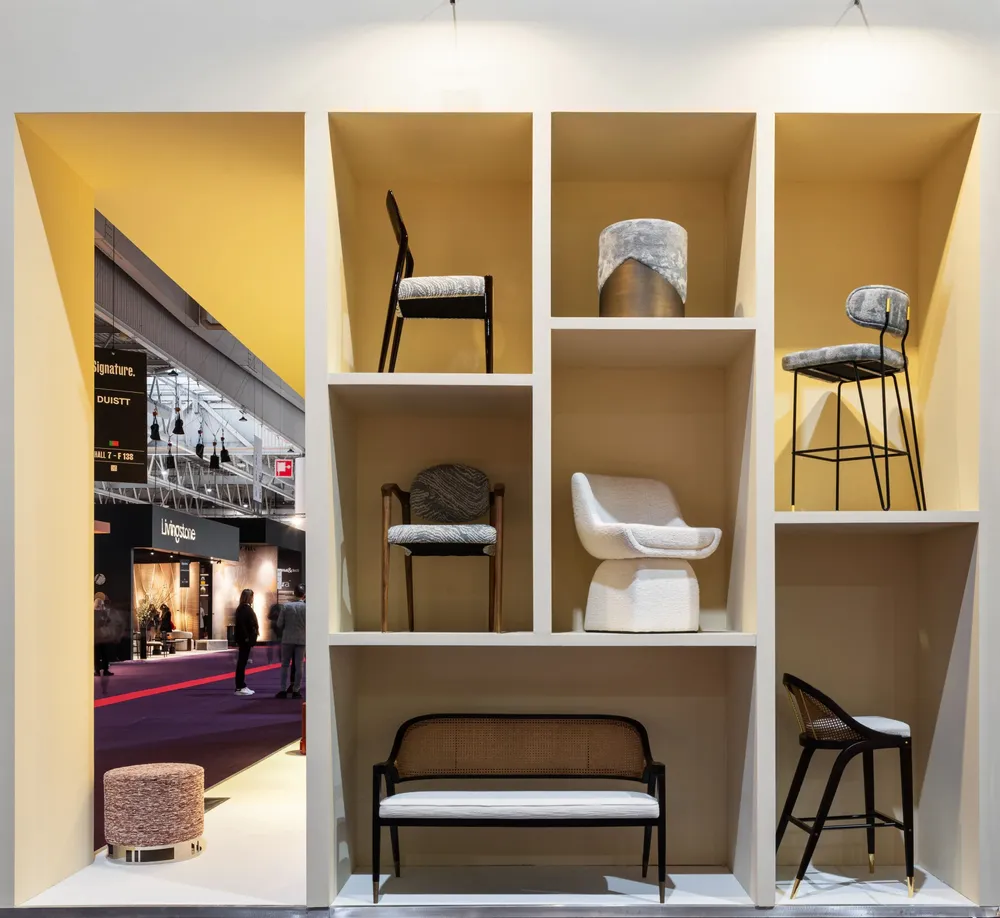 Banquettes pour collectivités - Banc Wormley en Bois de Sikomoro Noirci avec Détails en Laiton Brossé - DUISTT