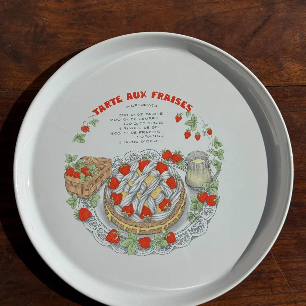 Platter and bowls - D31 Pie Dish and Strawberry Pie Recipe - OFFICE OBJETS