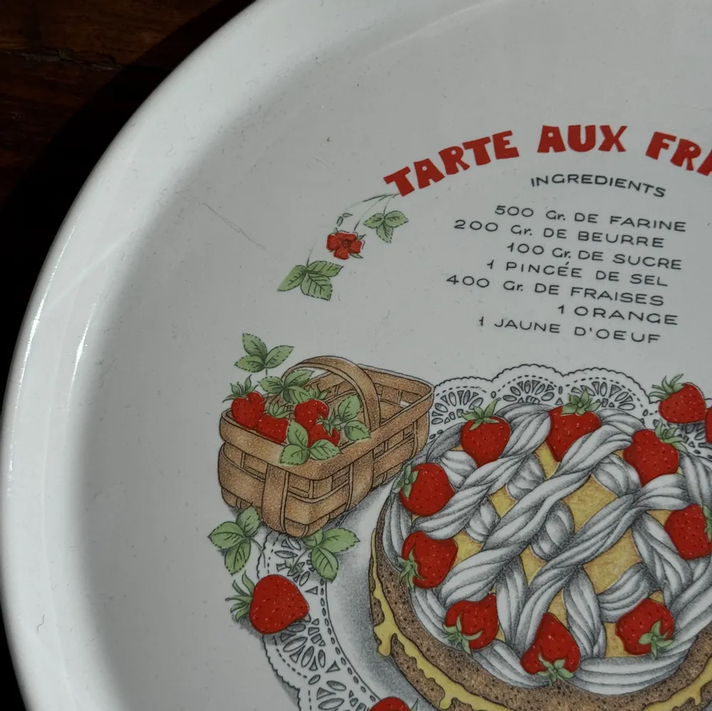 Platter and bowls - D31 Pie Dish and Strawberry Pie Recipe - OFFICE OBJETS