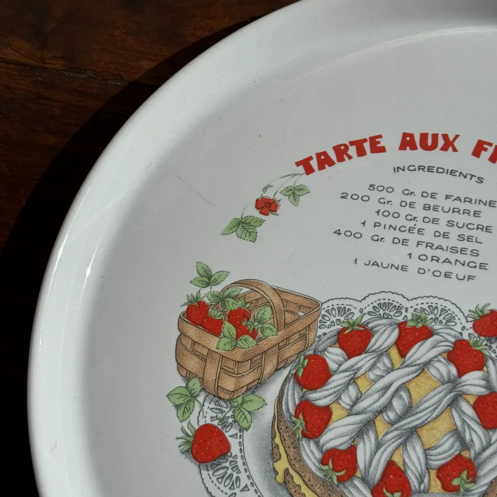 Platter and bowls - D31 Pie Dish and Strawberry Pie Recipe - OFFICE OBJETS