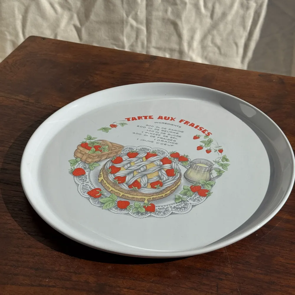 Platter and bowls - D31 Pie Dish and Strawberry Pie Recipe - OFFICE OBJETS