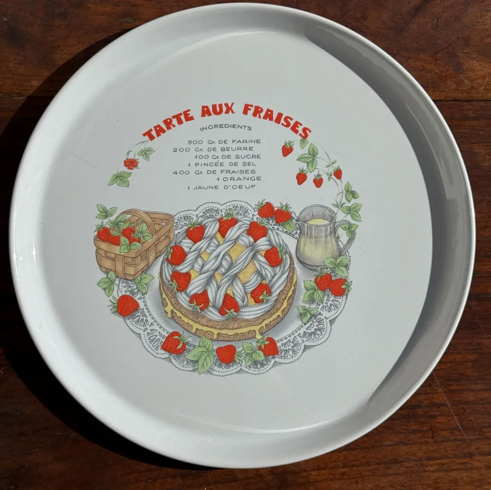 Platter and bowls - D31 Pie Dish and Strawberry Pie Recipe - OFFICE OBJETS