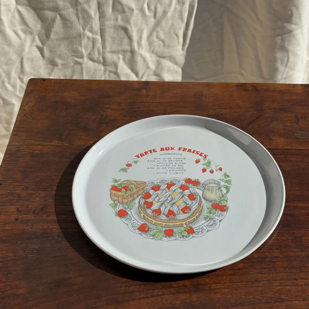 Platter and bowls - D31 Pie Dish and Strawberry Pie Recipe - OFFICE OBJETS