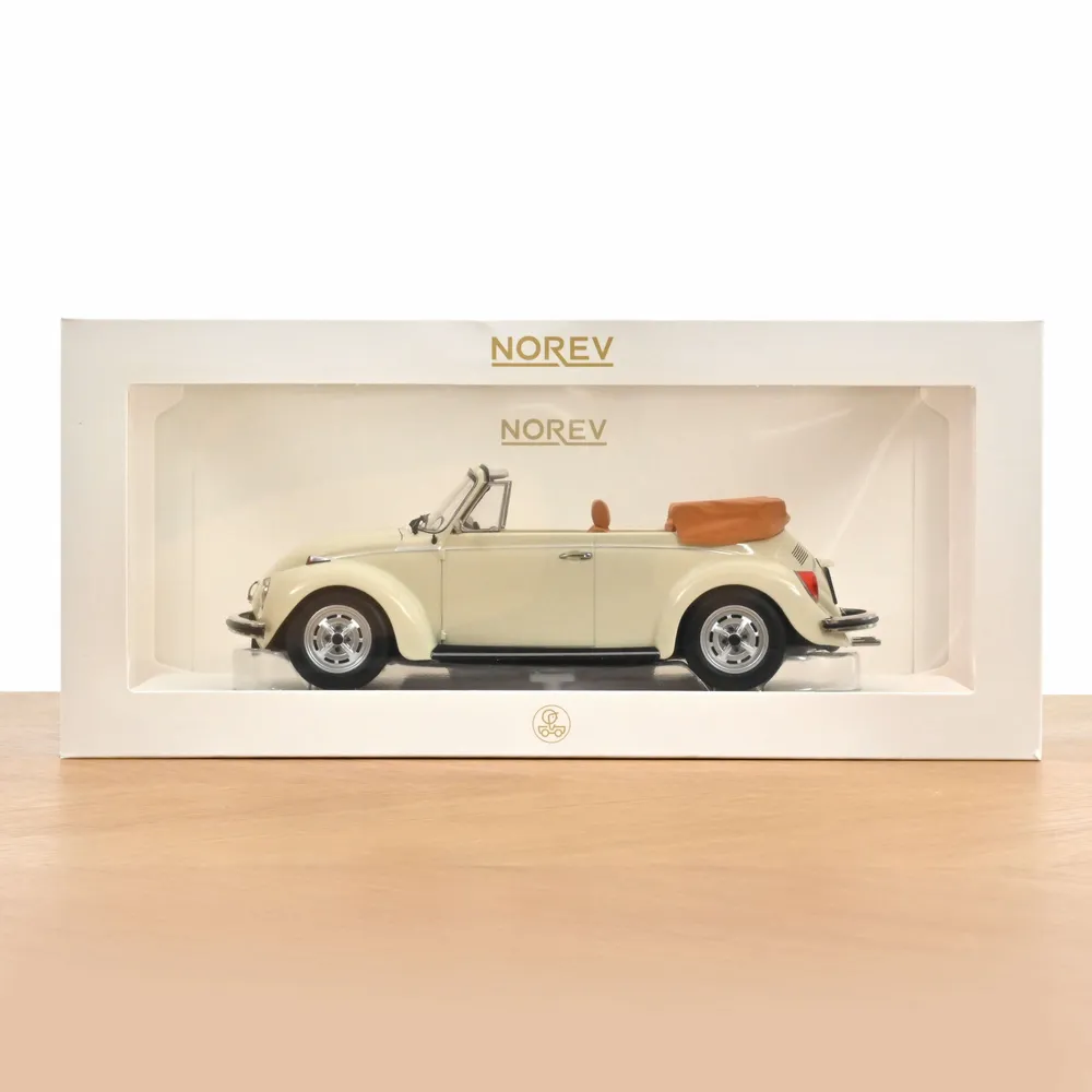 Cadeaux - Voiture miniature VW 1303 Cabriolet 1972 Blanc Crème 1/18 - NOREV