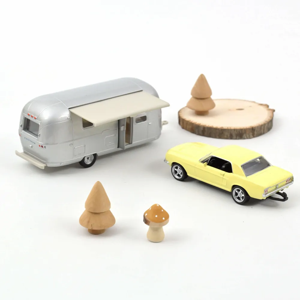 Jouets enfants - Voiture jouet Ford Mustang 1968 Jaune Meadowlark et Caravane Airstream Jet-car 1/43 - NOREV