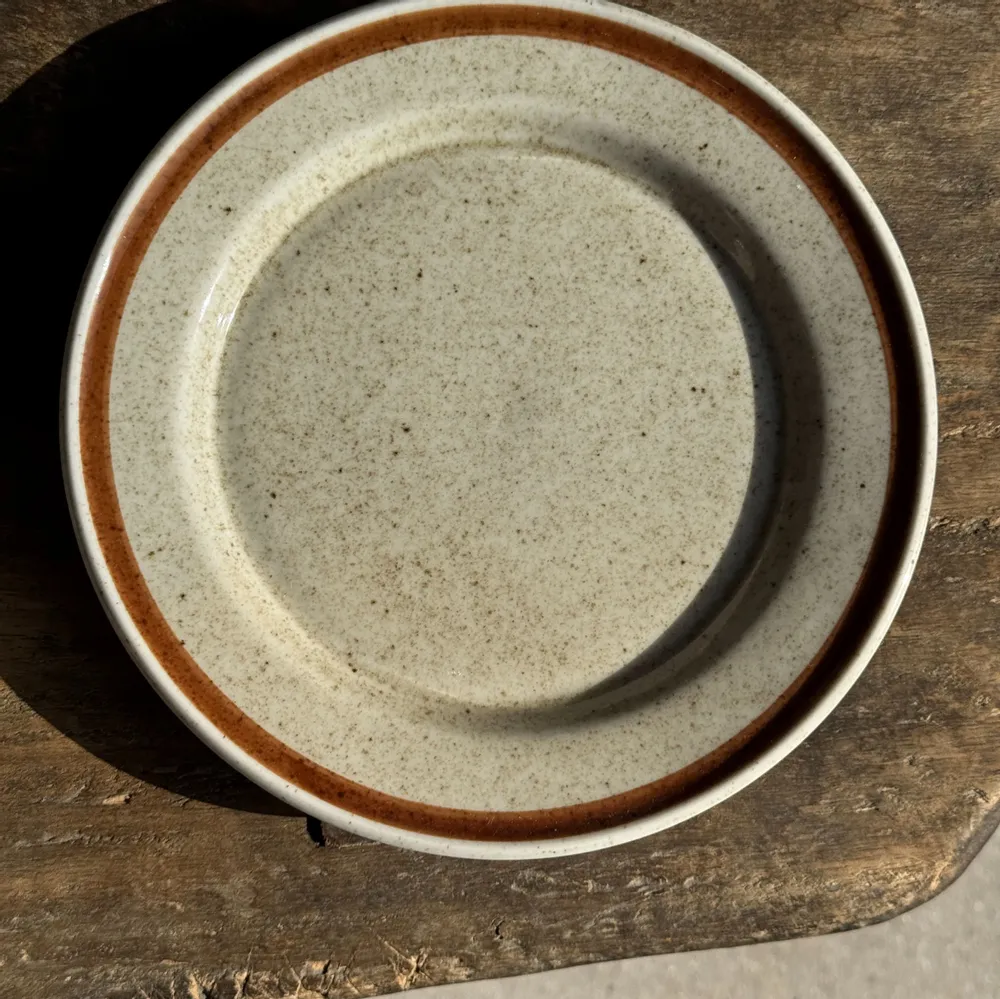 Assiettes au quotidien - Lot de 9 petites assiettes à dessert en porcelaine de Sologne - OFFICE OBJETS