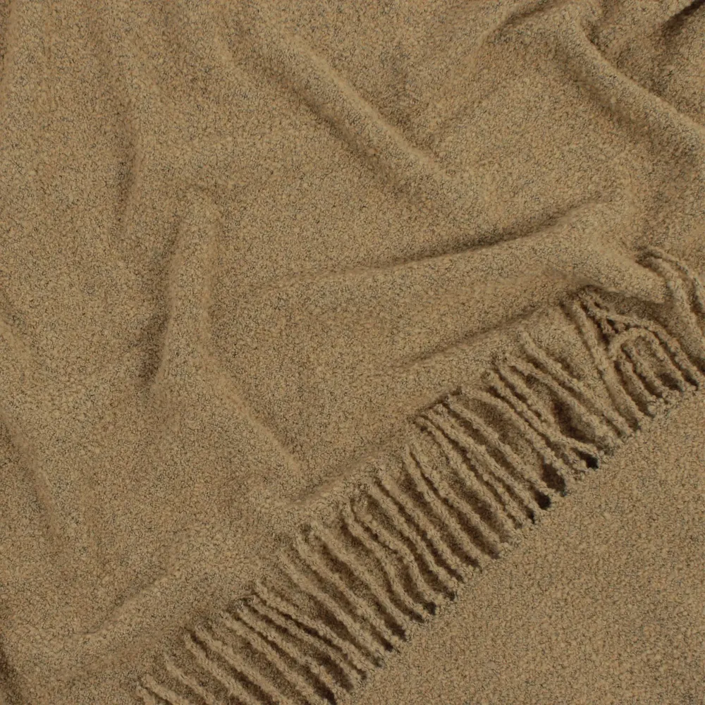 Throw blankets - Bouclé Throw Lounge - LANAVITTA