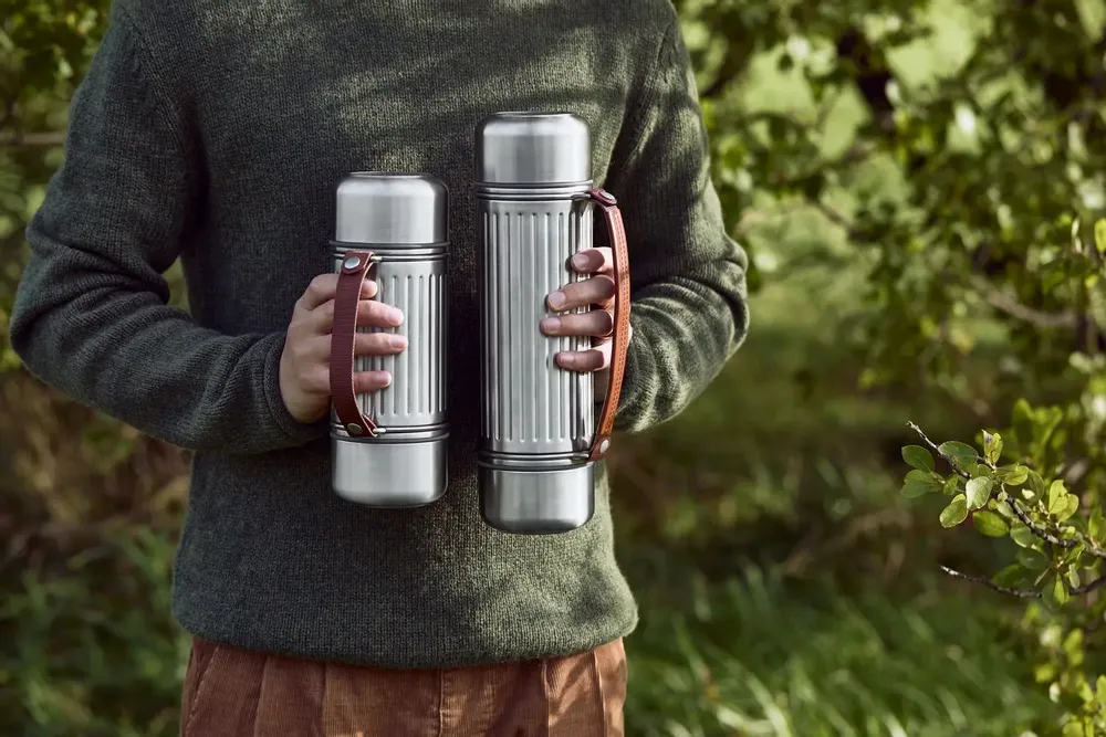 Coffee and tea - BLACK+BLUM Vacuum Flask| Stainless Steel Thermos with 2 Cups |1L|1.4L - BLACK+BLUM EUROPE