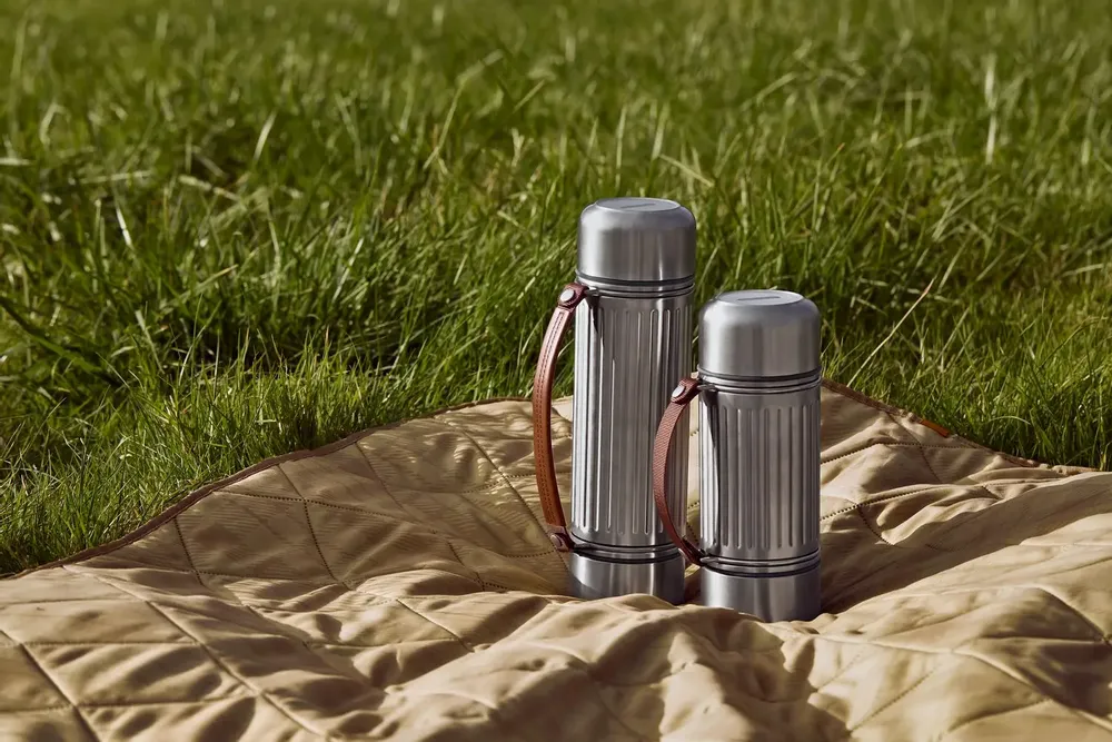Coffee and tea - BLACK+BLUM Vacuum Flask| Stainless Steel Thermos with 2 Cups |1L|1.4L - BLACK+BLUM EUROPE