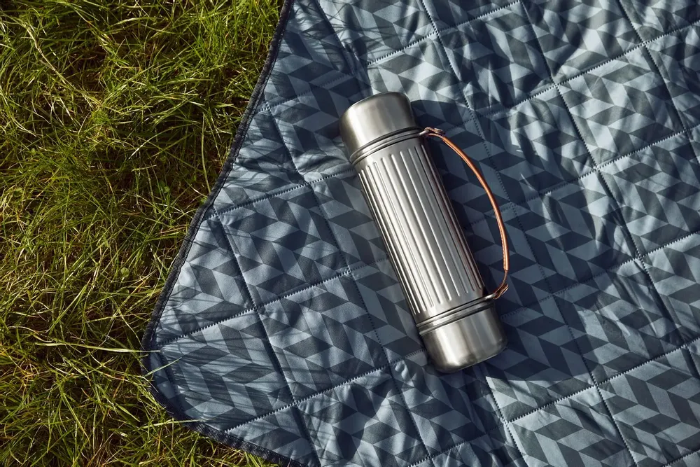 Coffee and tea - BLACK+BLUM Vacuum Flask| Stainless Steel Thermos with 2 Cups |1L|1.4L - BLACK+BLUM EUROPE