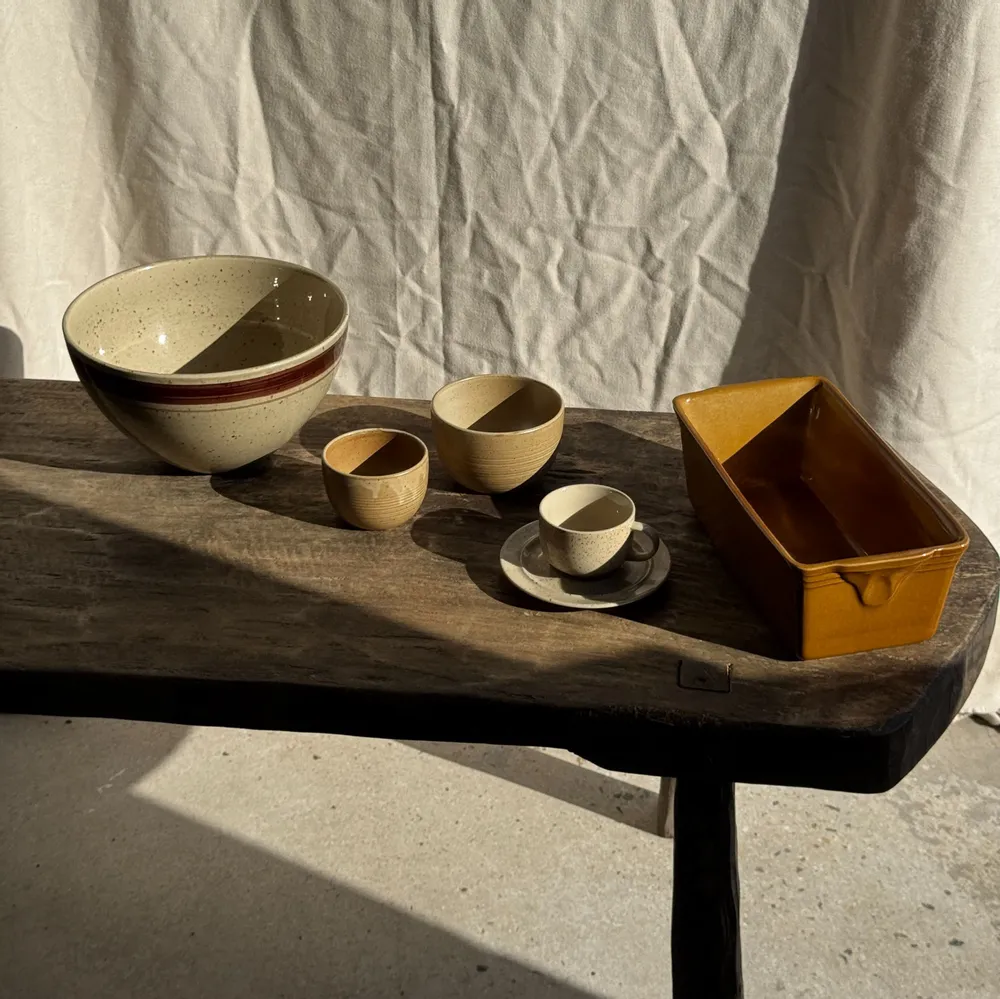 Platter and bowls - Large salad bowl in speckled beige with ochre frieze H14 D25 - OFFICE OBJETS