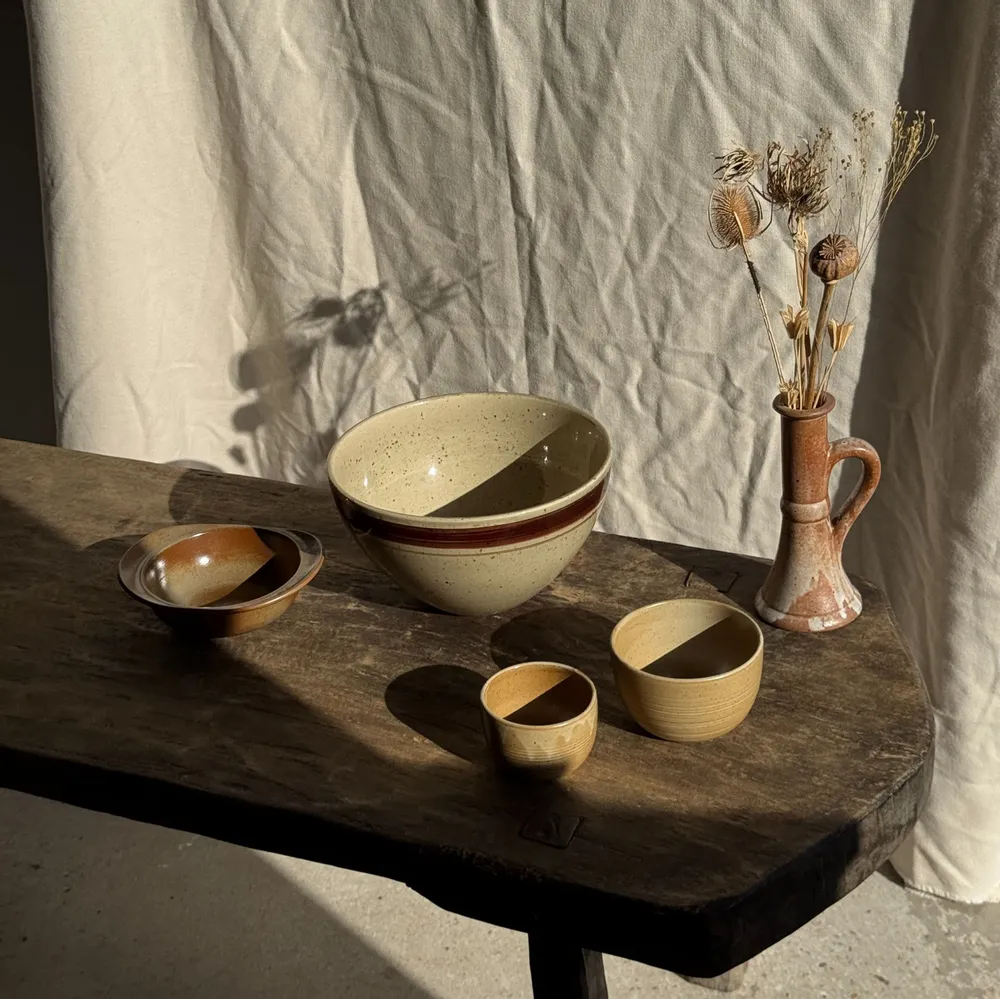 Platter and bowls - Large salad bowl in speckled beige with ochre frieze H14 D25 - OFFICE OBJETS
