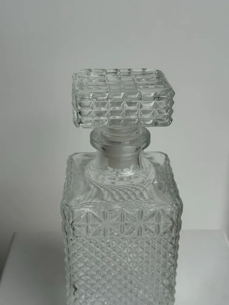 Carafes - H23 L9 vintage diamond-tipped glass whiskey carafe - OFFICE OBJETS