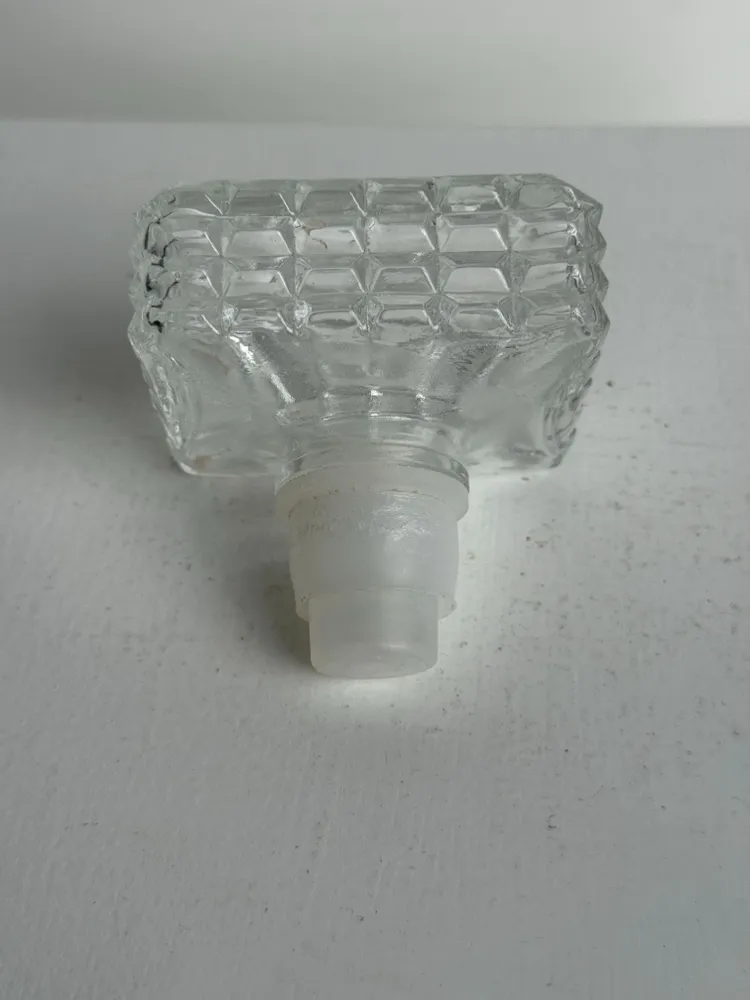 Carafes - H23 L9 vintage diamond-tipped glass whiskey carafe - OFFICE OBJETS