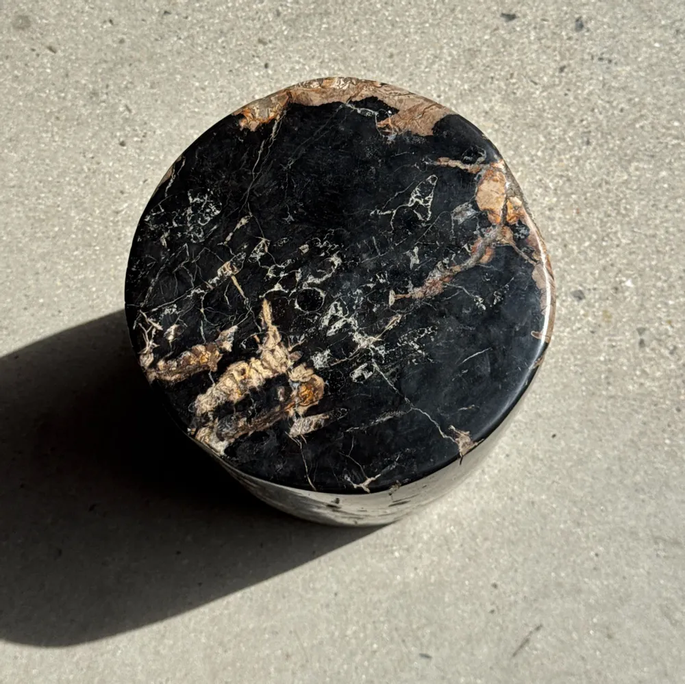 Stools - Black petrified wood side table beige side H35 D24 - 3352 - OFFICE OBJETS
