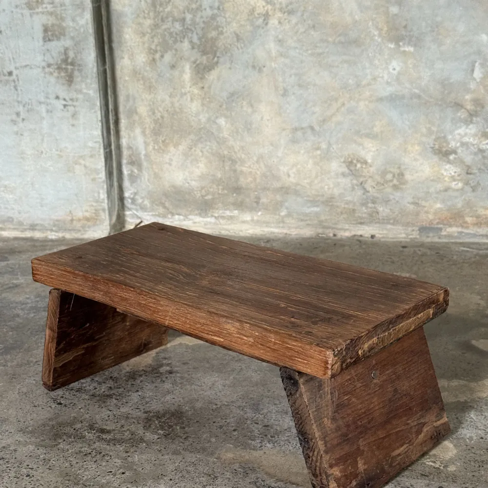 Footrests - Small low bench in ancient teak from Indonesia H16 W39 - OFFICE OBJETS
