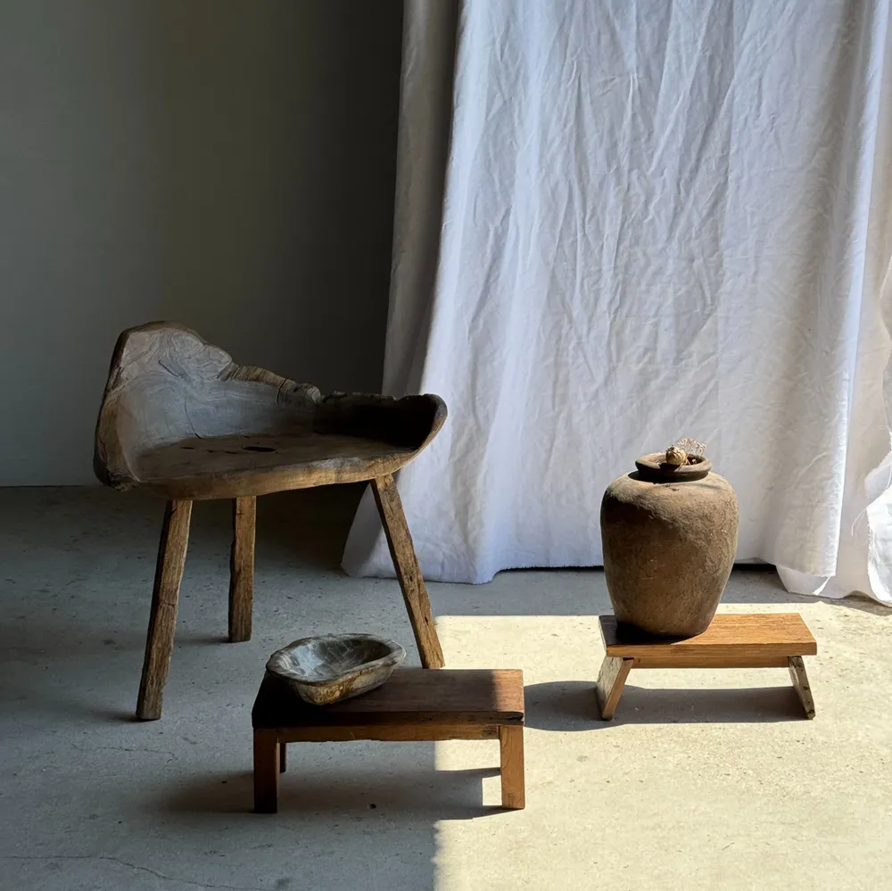 Footrests - Small low bench in ancient teak from Indonesia H16 W39 - OFFICE OBJETS