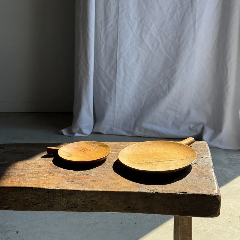 Assiettes de réception - Set de 2 coupelles de service en teck d'Indonésie D14 &D25 - OFFICE OBJETS