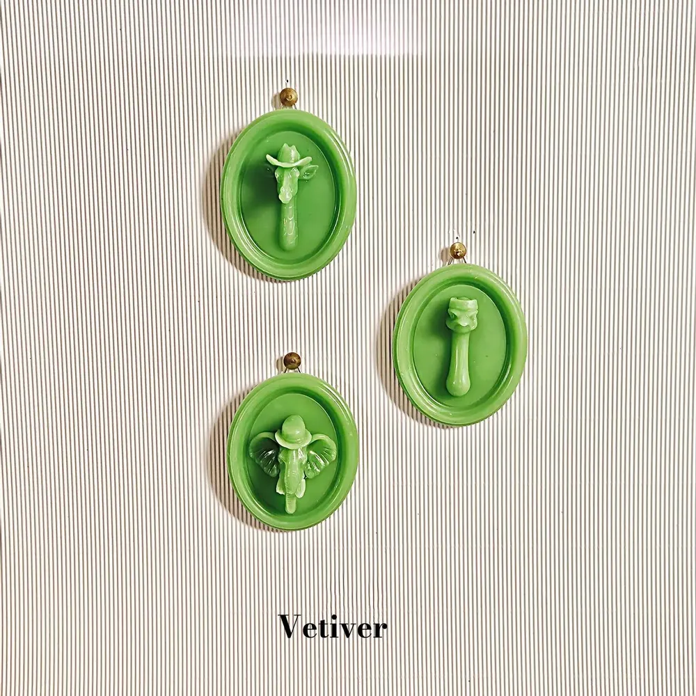 Gifts - Gallery Giraffe - scented cameo - PONPON CURIOSITAS