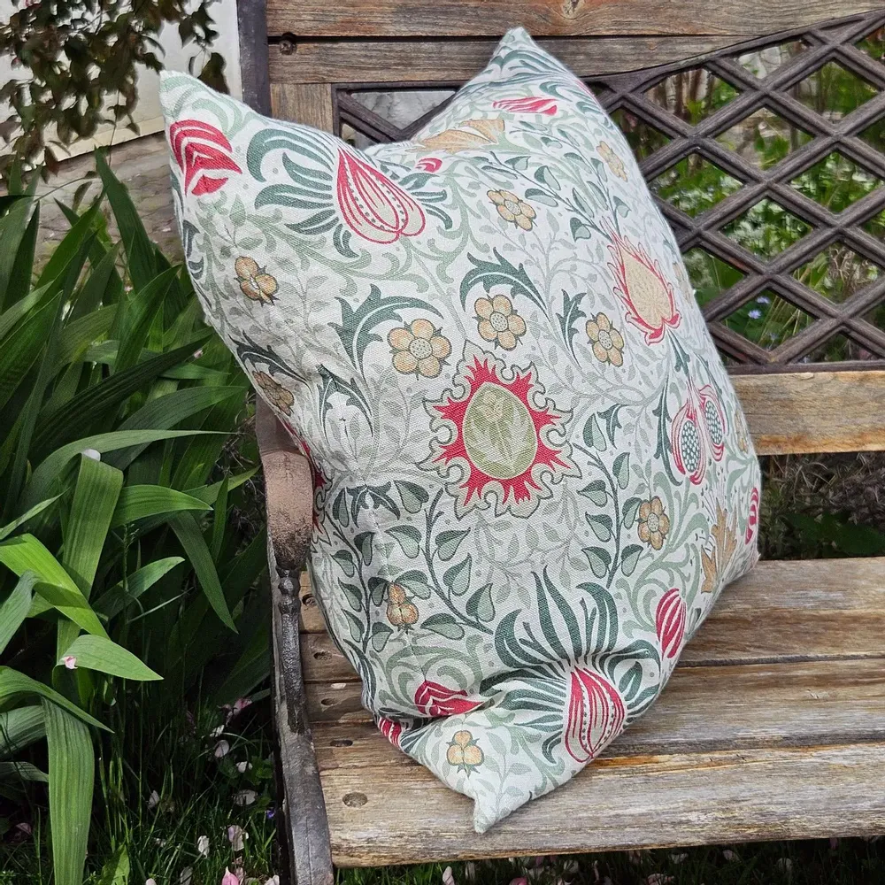 Comforters and pillows - 100% Linen Pillowcase - William Morris Persian - NORRAVILLA