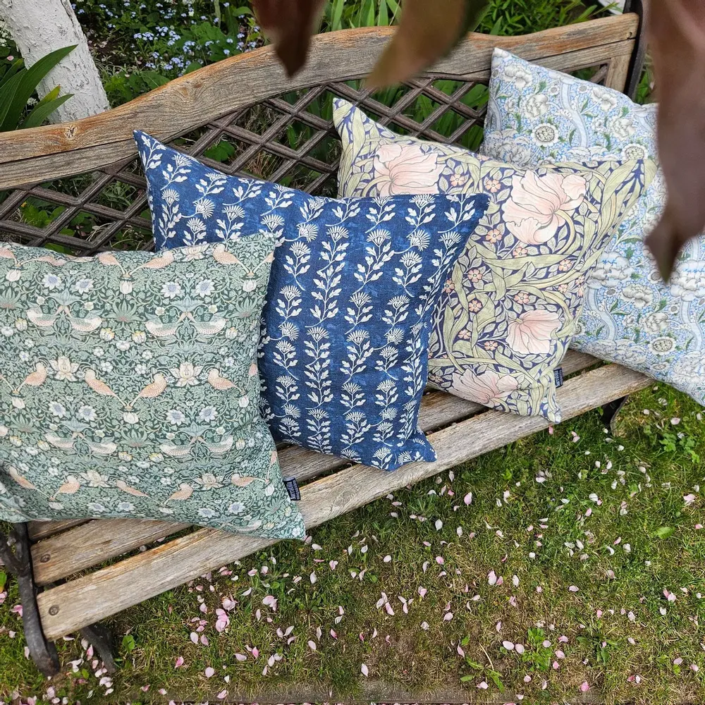 Comforters and pillows - 100% Linen Pillowcase - William Morris Strawberry thief green - NORRAVILLA