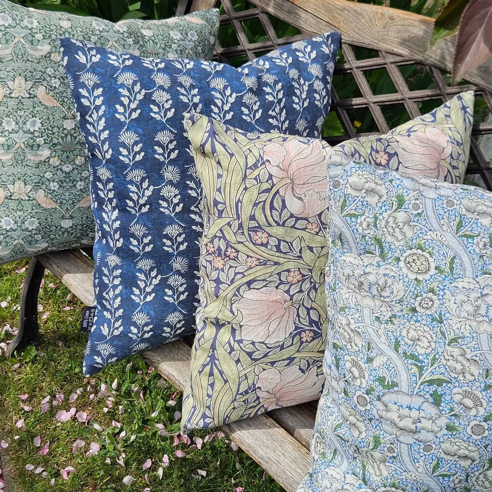 Comforters and pillows - 100% Linen Pillowcase - William Morris Strawberry thief green - NORRAVILLA