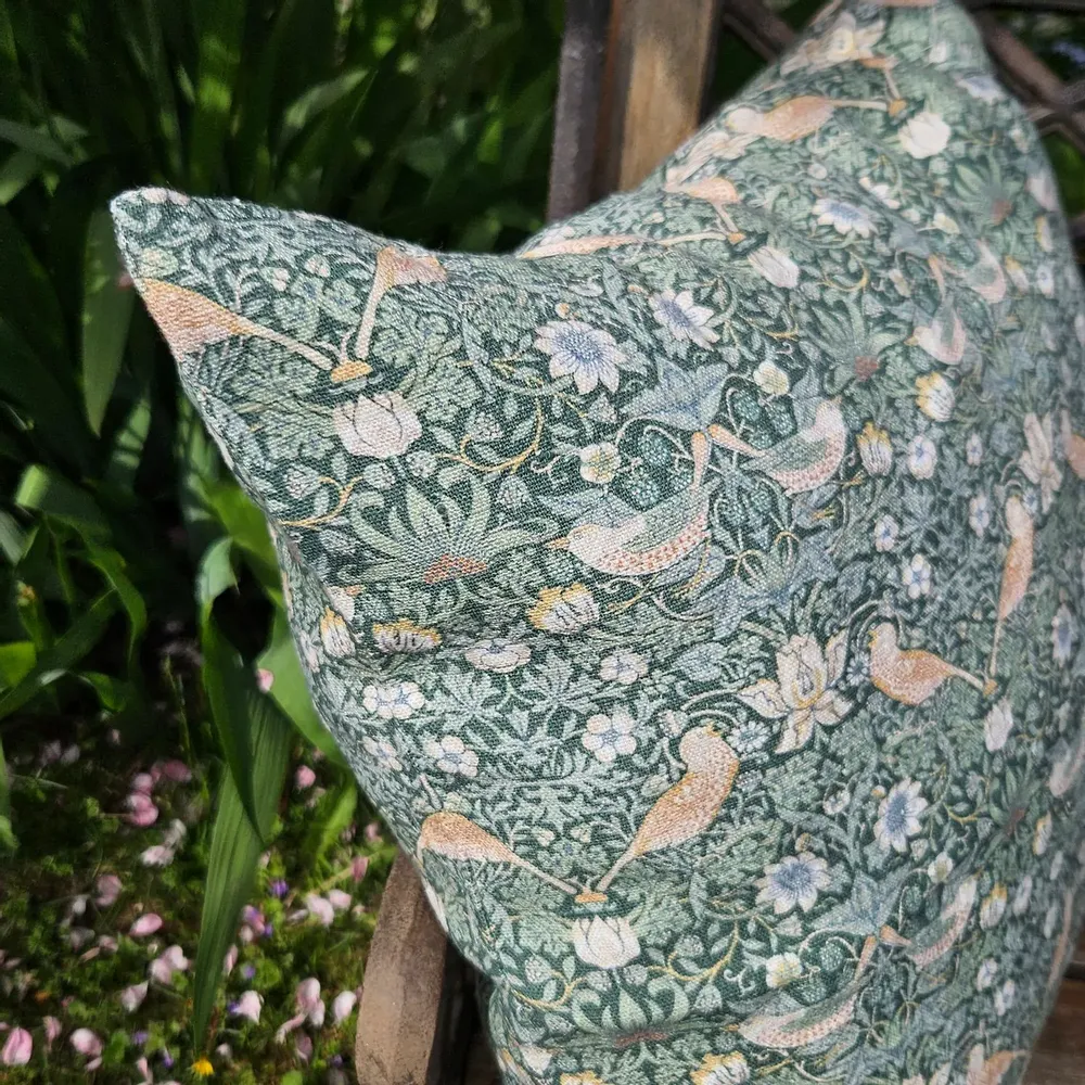 Comforters and pillows - 100% Linen Pillowcase - William Morris Strawberry thief green - NORRAVILLA