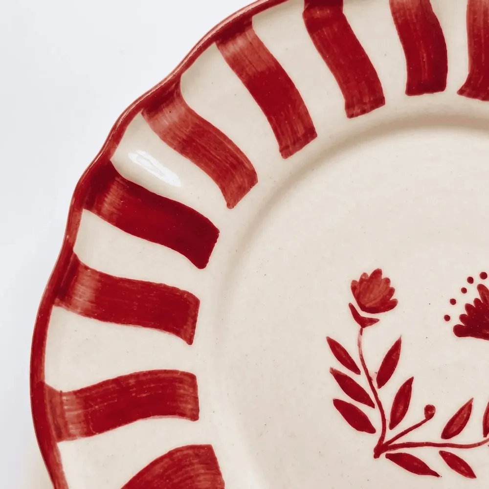 Everyday plates - Scalloped Floral Dinner Plate | Hand-crafted Ceramic |10.5 Inch - CASA AMAROSA
