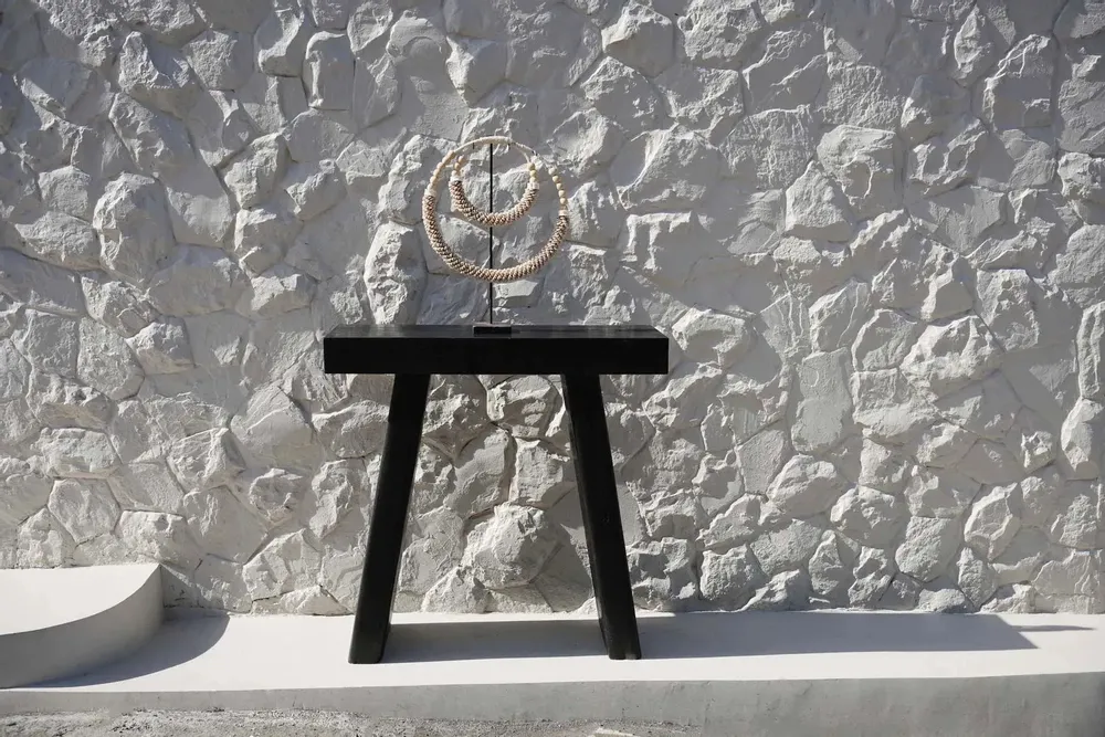 Sculptures, statuettes and miniatures - The Double Shell Necklace On Stand - Natural - BAZAR BIZAR LIVING