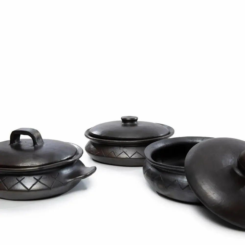 Platter and bowls - The Burned Oval Pot With Pattern and side handles - Black - BAZAR BIZAR LIVING